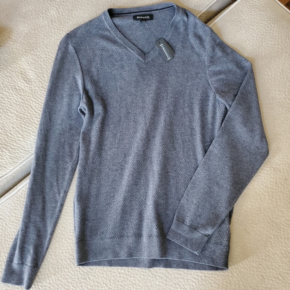 RW&CO Sweater size L NWT - Picture 2 of 4